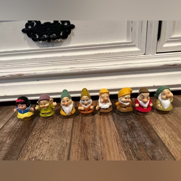 Other - Fisher Price Little People Disney Snow White and the
Seven Dwarfs